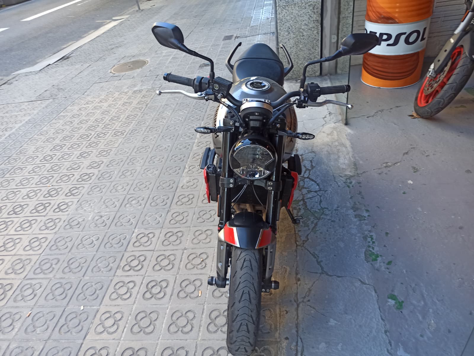 TRIUMPH TRIDENT 660 - Imagen 5