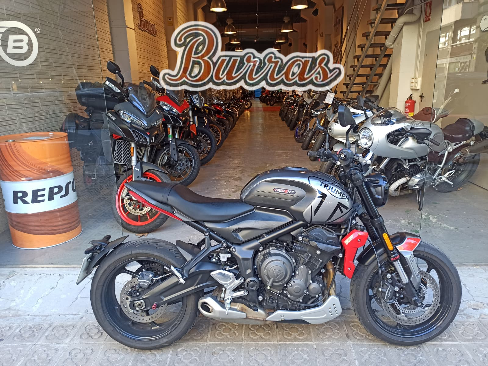 TRIUMPH TRIDENT 660